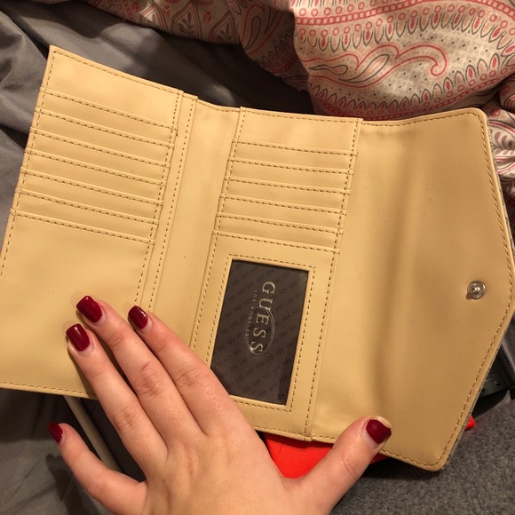 GUESS wallet - Picture 2 of 2